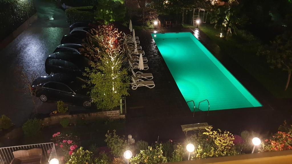 Bazén v ubytování Hotel Tiffany nebo v jeho okolí