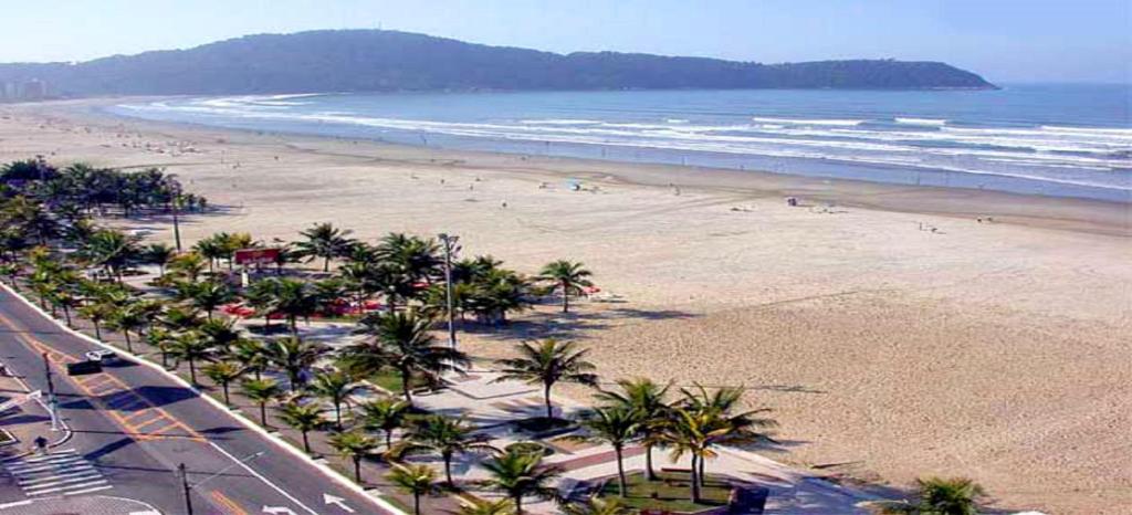  Apartamento amplo com vista para o mar na Praia Grande