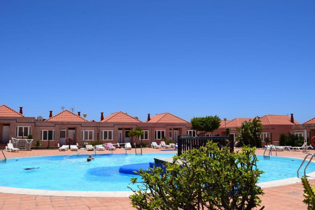 a large swimming pool with people in it at Paulalucía in Costa de Antigua