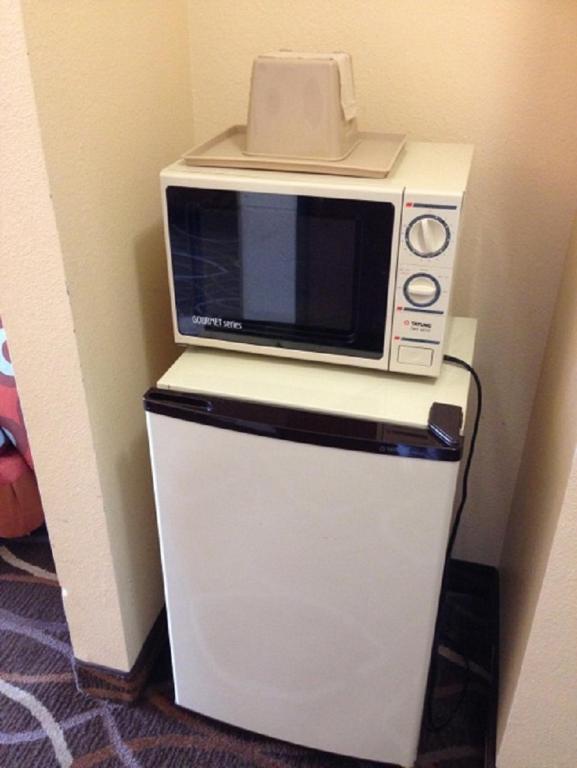 Super 8 by Wyndham Fort Worth North - Queen Room With Two Queen Beds - Non-Smoking
