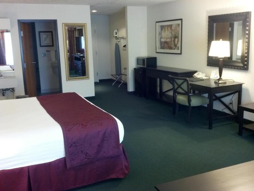 Days Inn & Suites by Wyndham Logan photo