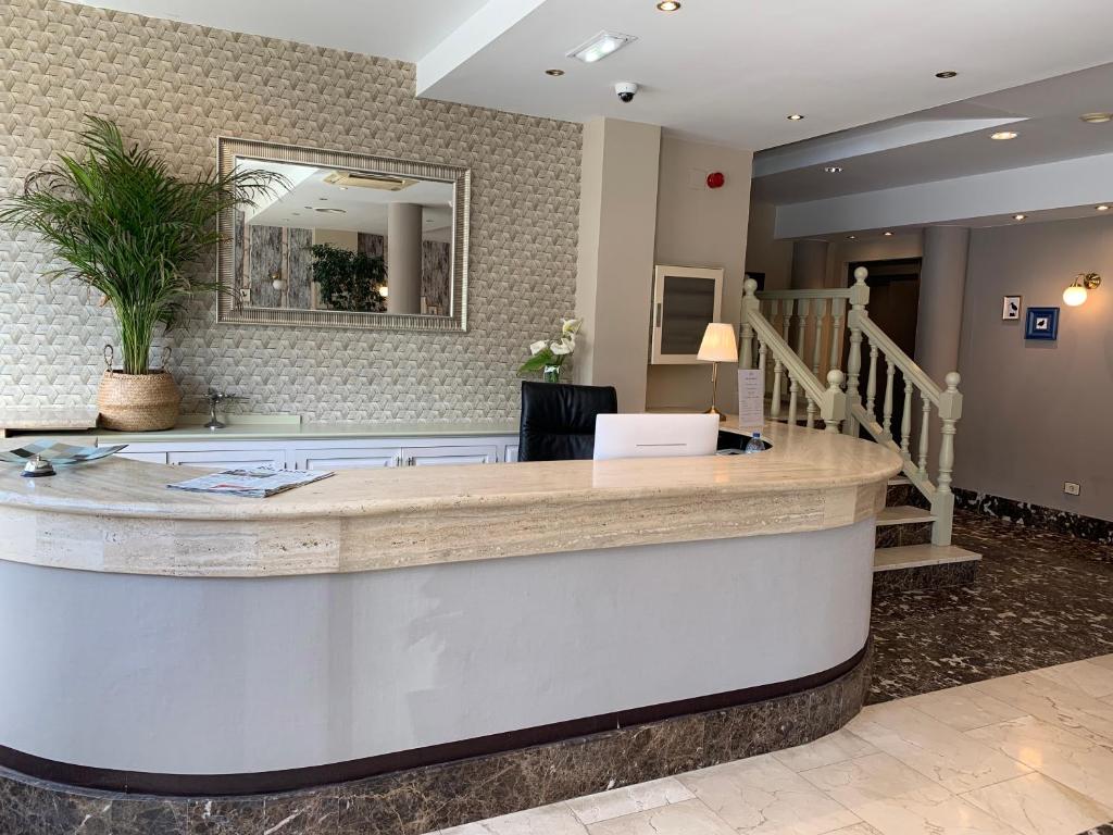a lobby with a reception desk in a hotel at Hotel Arcea Villaviciosa in Villaviciosa