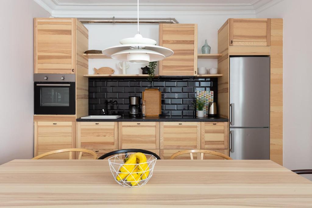 Casa Cosi - Eixample 2, آژانس هواپیمایی آسمان سپید