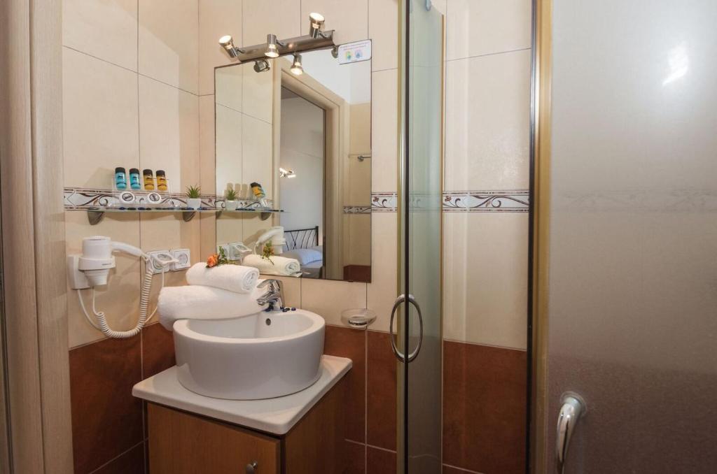 Vannituba majutusasutuses Anesis Hotel