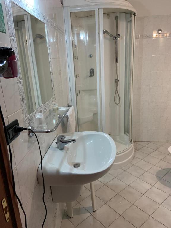 Koupelna v ubytování Hotel Lungomare