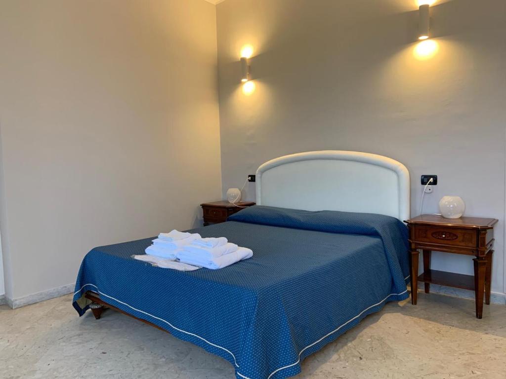 Postel nebo postele na pokoji v ubytování Hotel Lungomare
