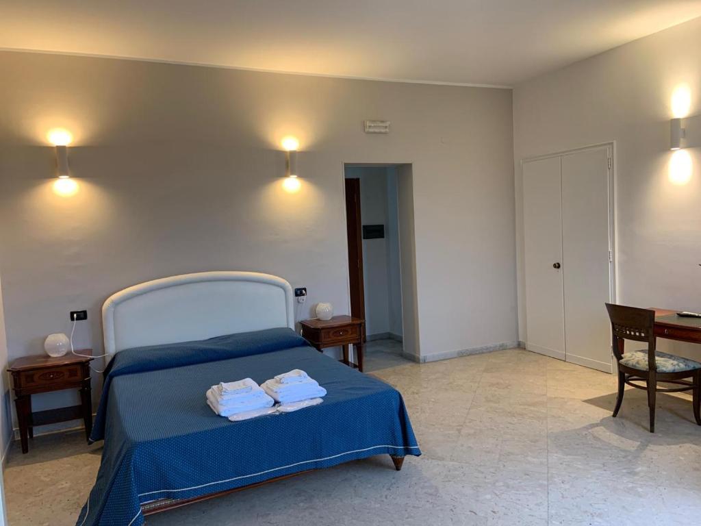 Postel nebo postele na pokoji v ubytování Hotel Lungomare