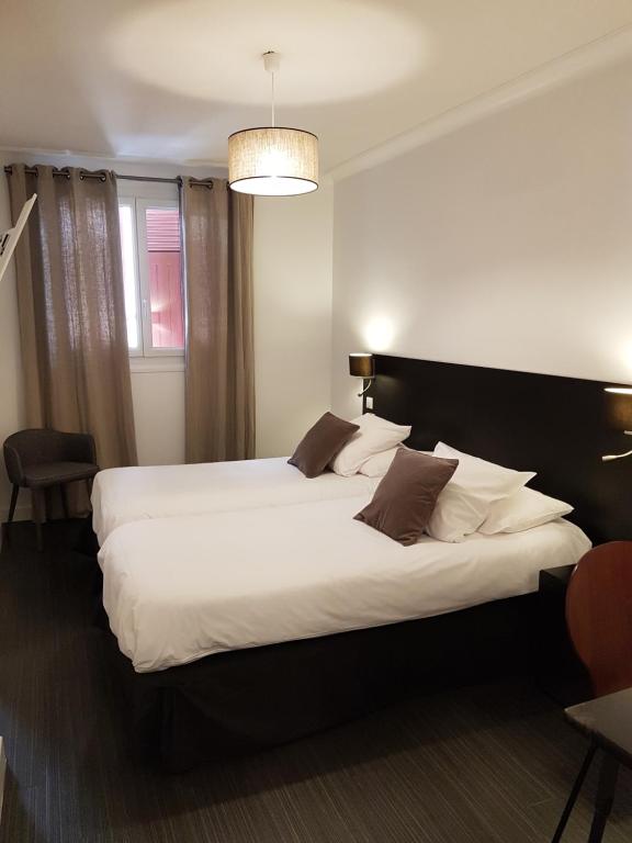 Postel nebo postele na pokoji v ubytování Hôtel Au Bon Coin