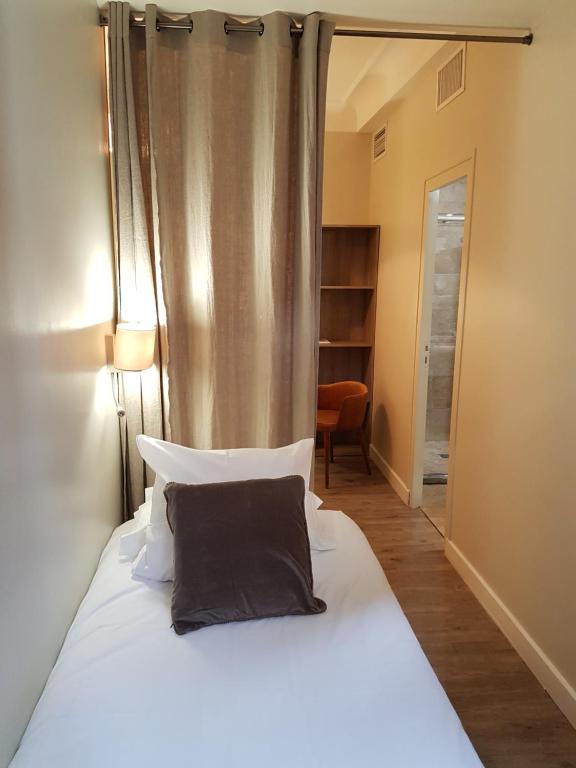 Postel nebo postele na pokoji v ubytování Hôtel Au Bon Coin