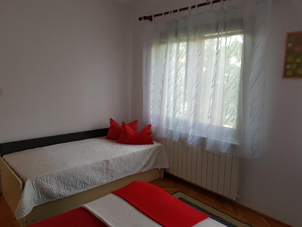 Un pat sau paturi într-o cameră la Apartment Silva free wifi free parking
