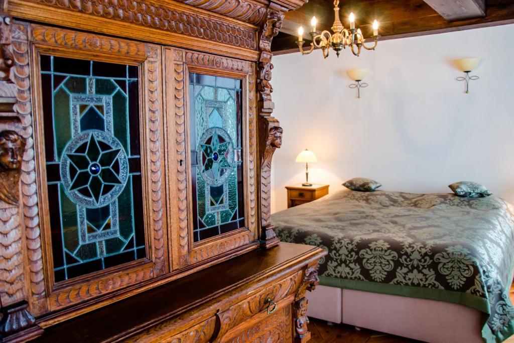 Postel nebo postele na pokoji v ubytování zámek Kolštejn - hotel Chateau Goldenstein