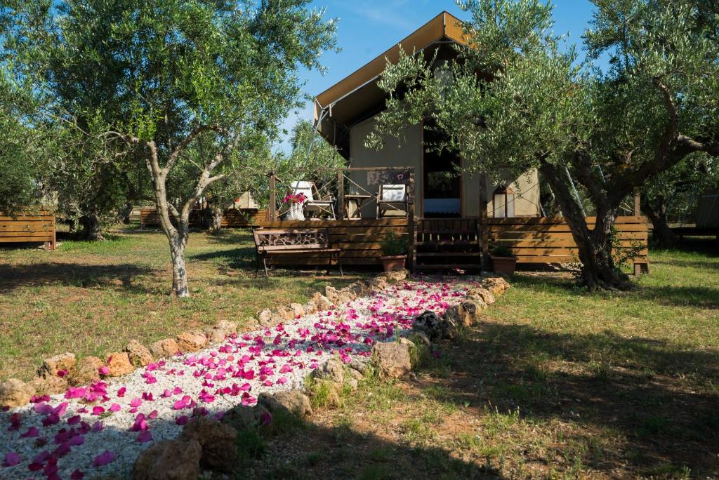 a line of flowers in front of a house at Agrikies Country Retreat in Marathopolis