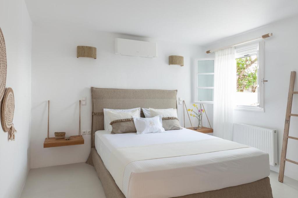 Postel nebo postele na pokoji v ubytování Amalgam Homes Paros