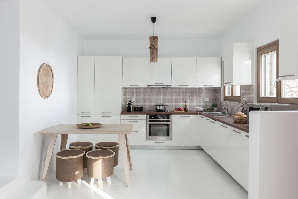 Kuchyň nebo kuchyňský kout v ubytování Amalgam Homes Paros
