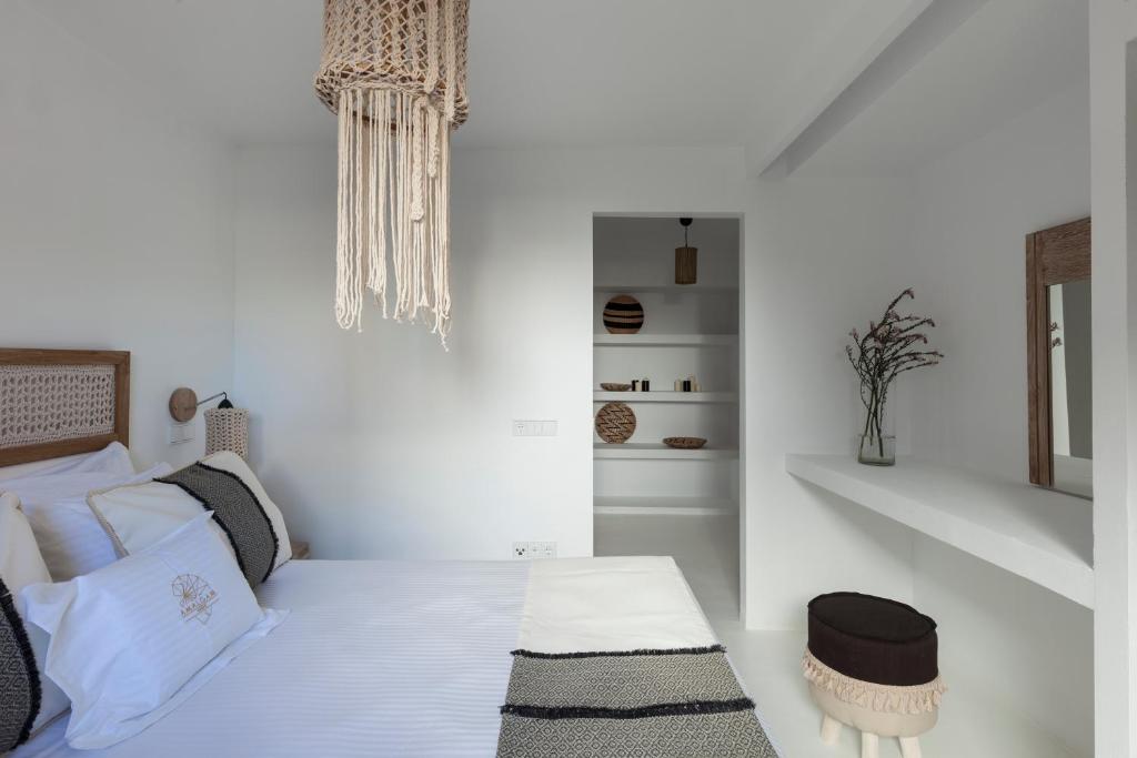 Postel nebo postele na pokoji v ubytování Amalgam Homes Paros