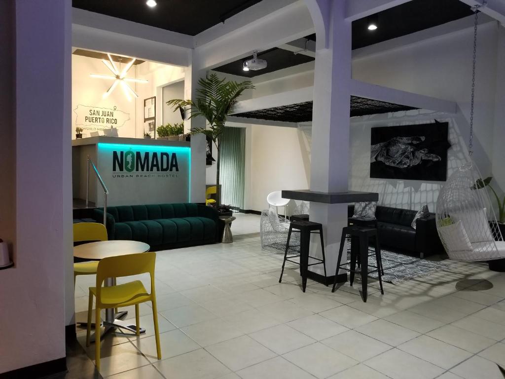 Posezení v ubytování Nomada Urban Beach Hostel- Calle Loiza