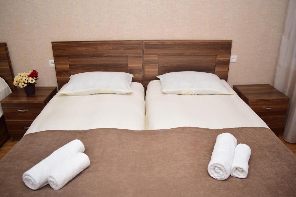 Postel nebo postele na pokoji v ubytování Rustaveli Alley