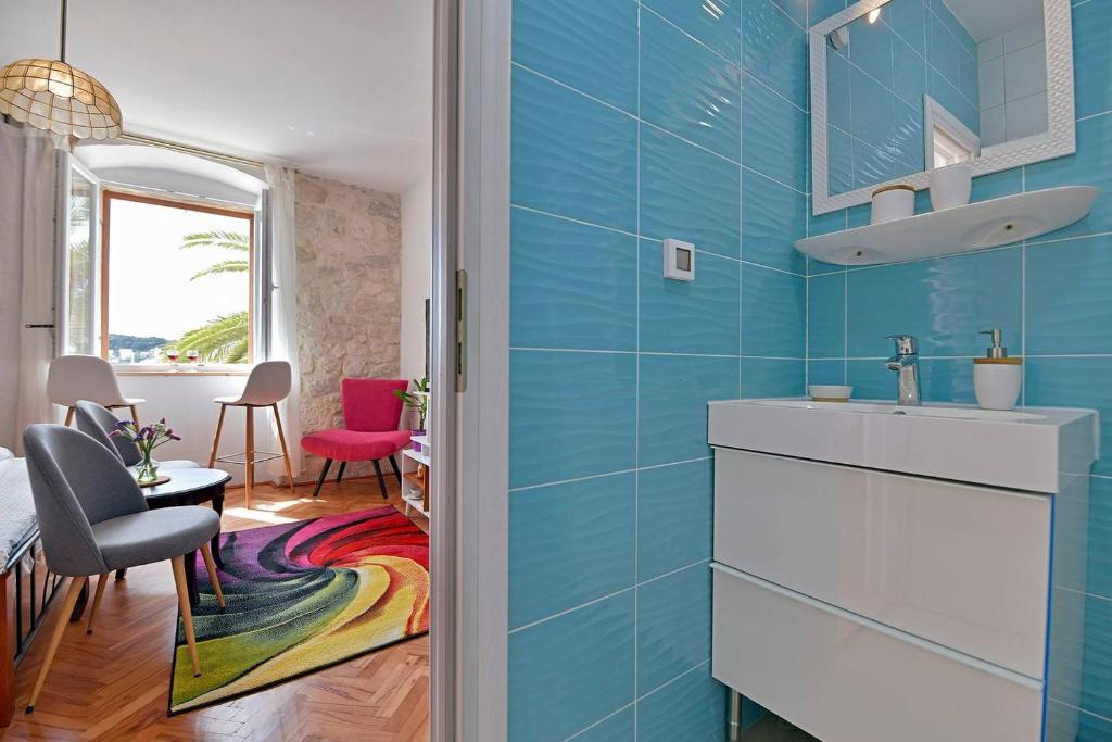 Posezení v ubytování Harmony Room with a Magical SeaView