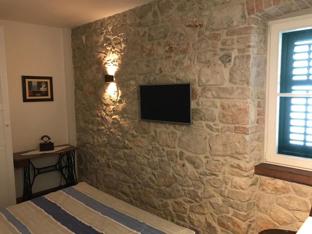 TV a/nebo společenská místnost v ubytování Karla