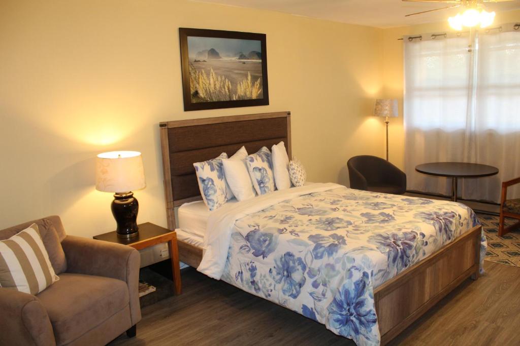 מיטה או מיטות בחדר ב-Shenstone Motor Inn and Restaurant