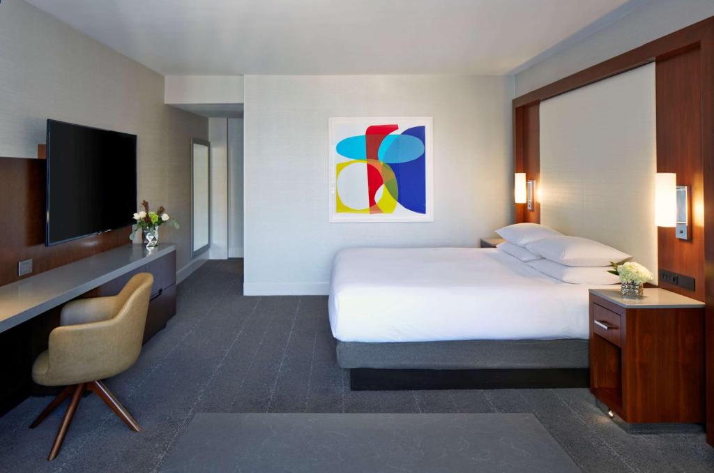 Hyatt Regency Atlanta - King Room With Accessible Shower - Disability Access