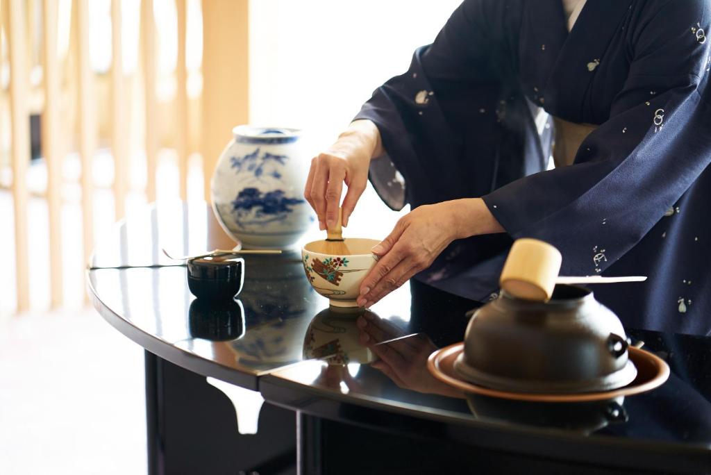Příslušenství pro přípravu čaje a kávy v ubytování Hotel Gajoen Tokyo