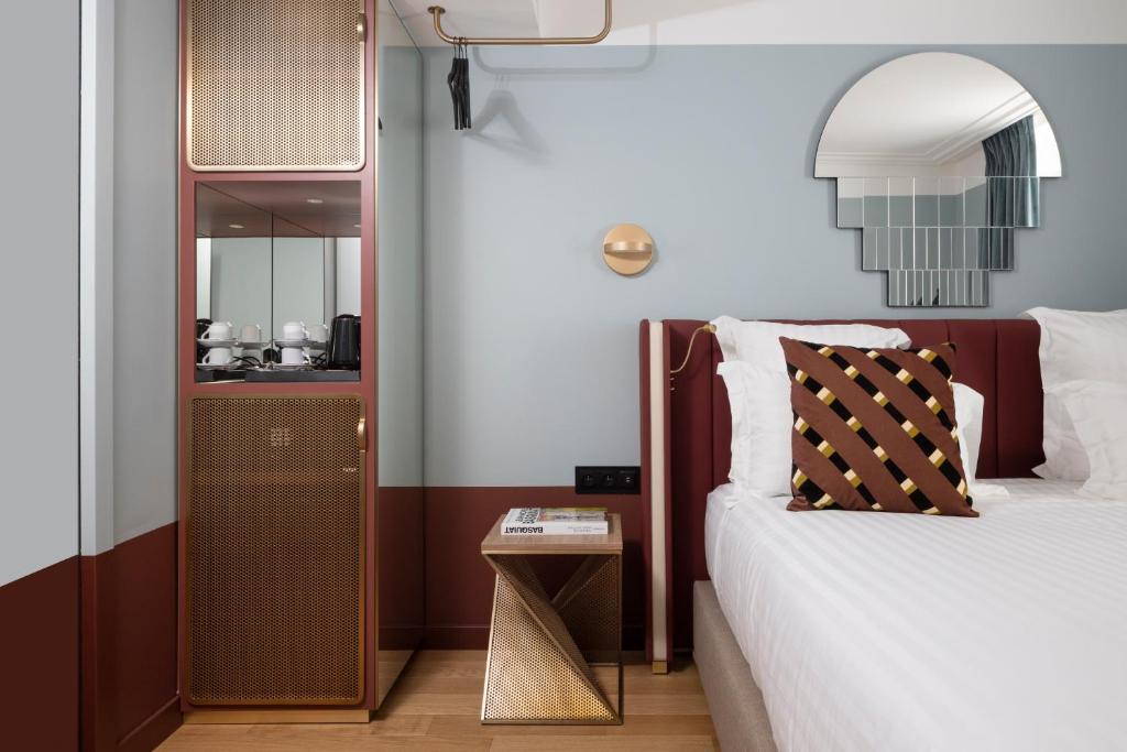 Кровать или кровати в номере Hôtel Parisianer