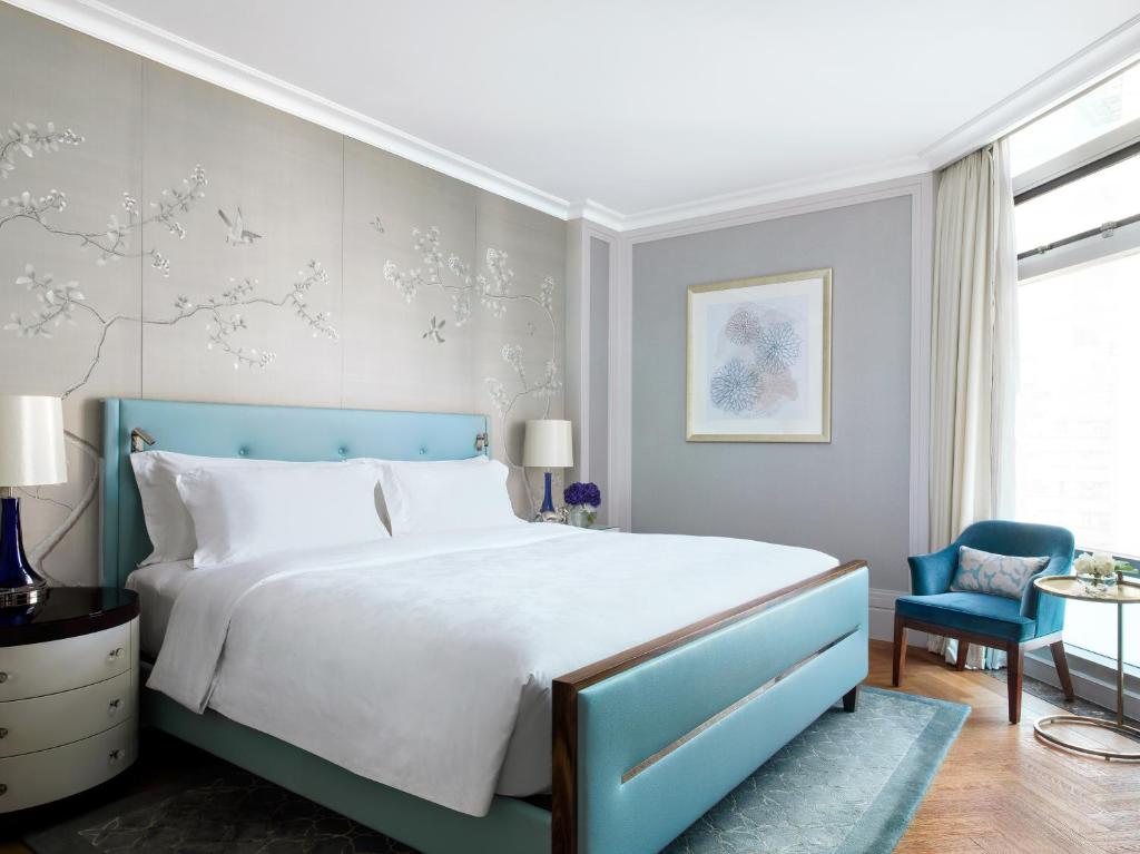 Voodi või voodid majutusasutuse The Langham Hong Kong toas