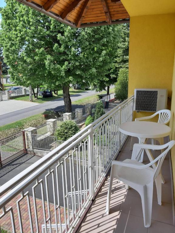 Balkón nebo terasa v ubytování Pintér Apartman