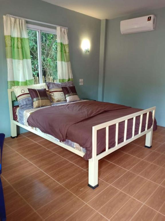 Voodi või voodid majutusasutuse Chandra Hostel Koh Tao toas