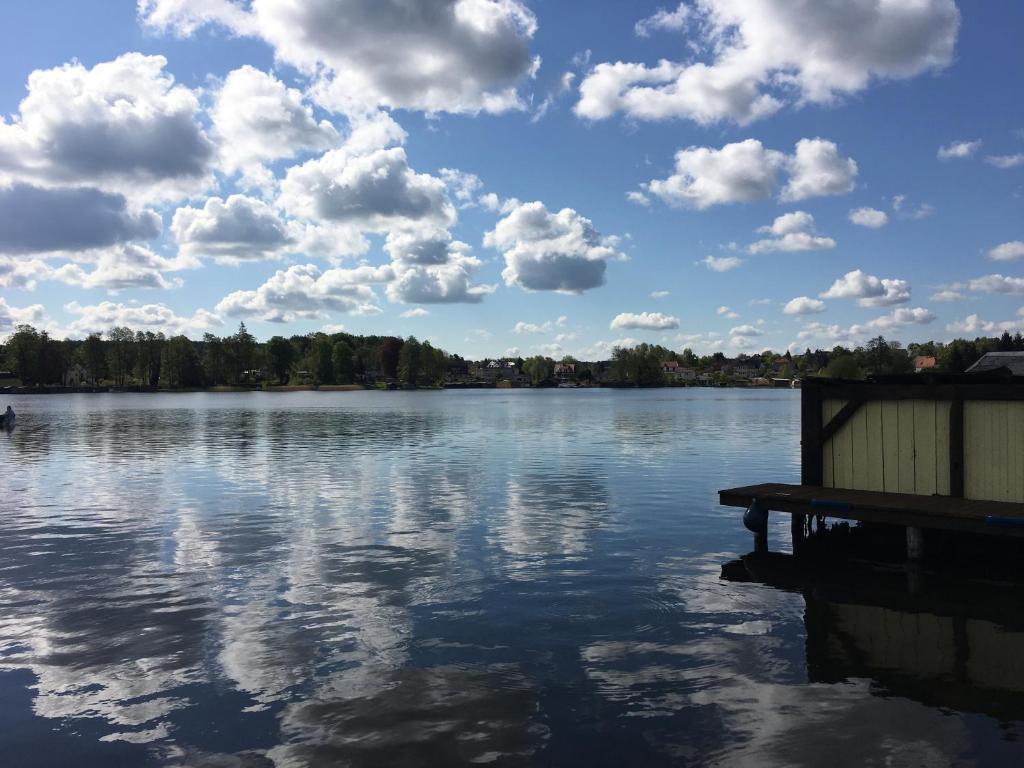 Fotografie z fotogalerie ubytování Schöne 3Zimmer Ferienwohnung direkt am Baalensee v destinaci Fürstenberg-Havel