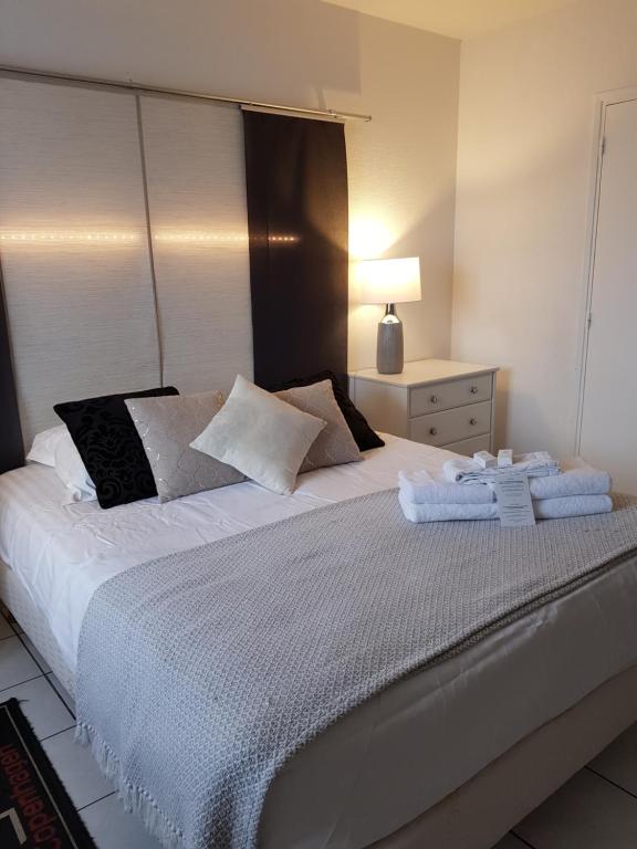 a bedroom with a large bed with towels on it at Hôtel L'ideal le Mountbatten in Arromanches-les-Bains