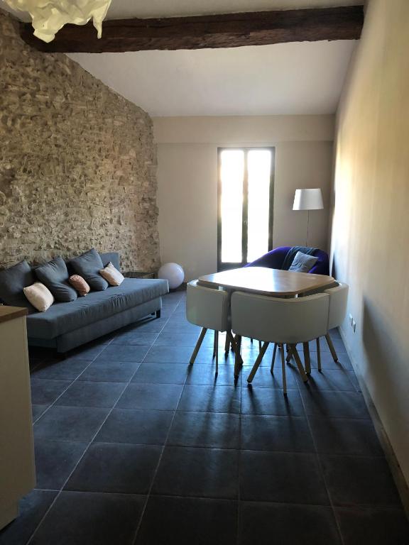 13 QUAI JEAN JAURES - One-Bedroom Apartment