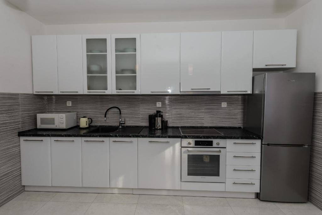 Kuchyň nebo kuchyňský kout v ubytování Apartments Basic
