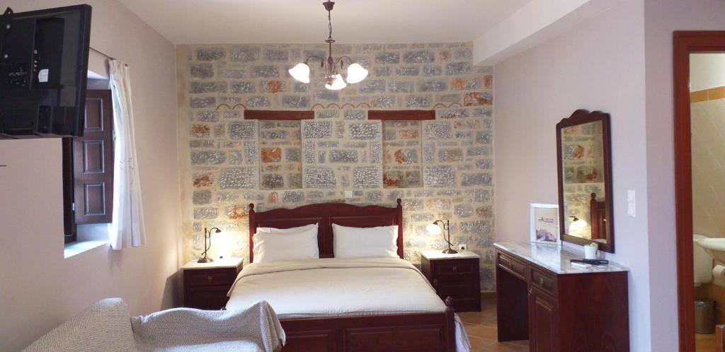 Postel nebo postele na pokoji v ubytování Traditional Apartments Plagiaki