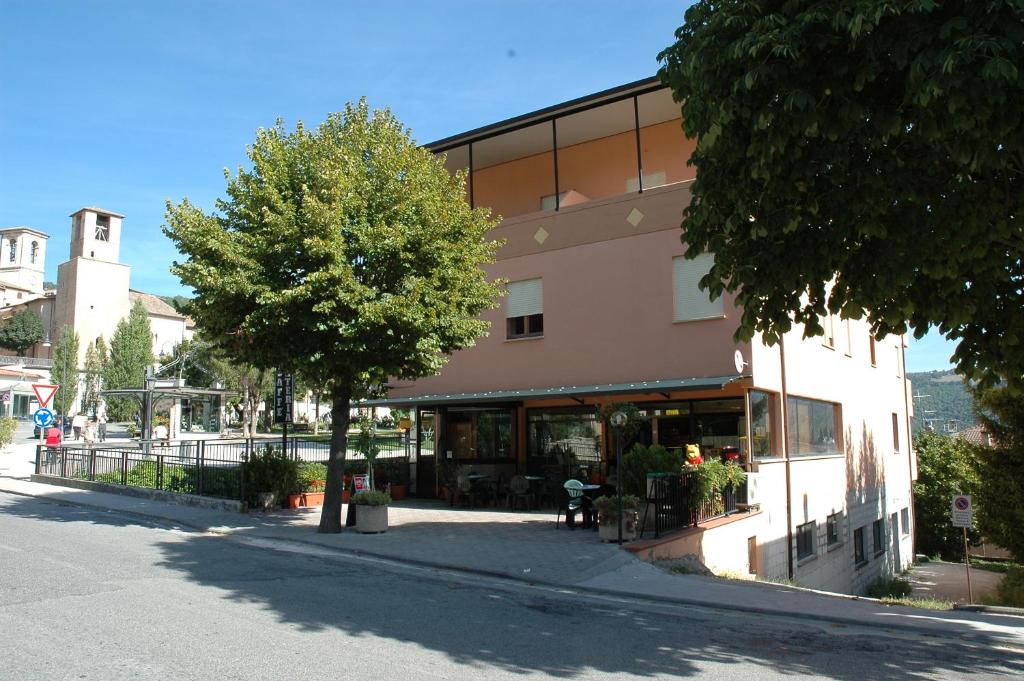 a building on the side of a street at Hotel Il Quadrifoglio in Cascia