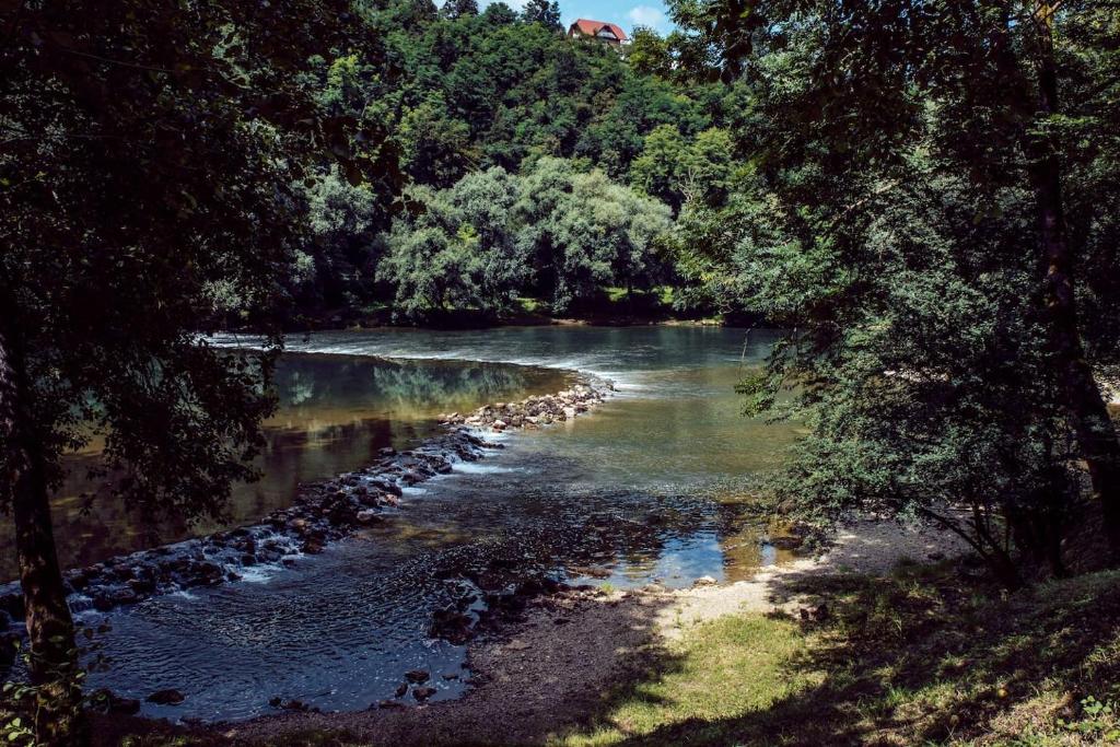 WOODEN HOUSE near the River Kupa - Casa De Vacaciones