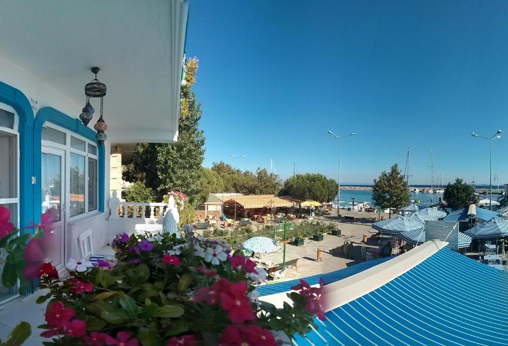 Vaizdas į baseiną apgyvendinimo įstaigoje Denizkizi butik otel arba netoliese