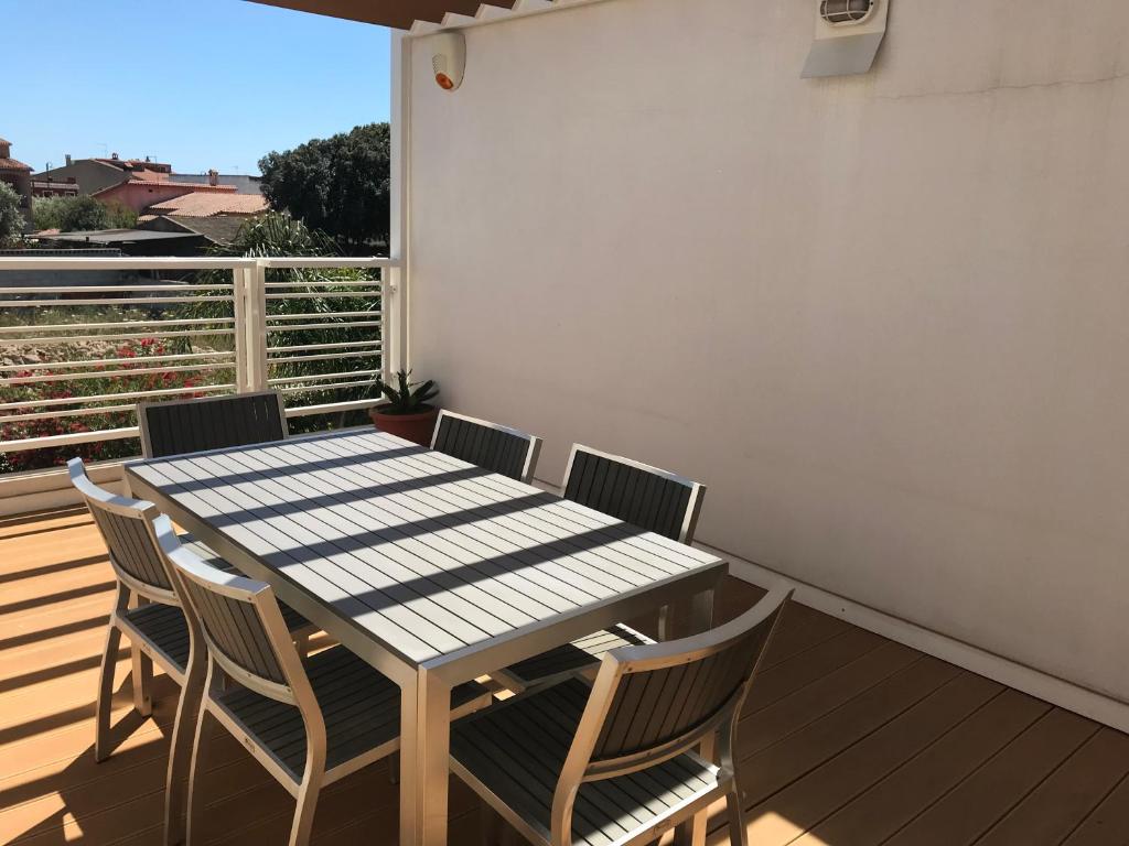A balcony or terrace at I Giardini di Pula "La terrazza"