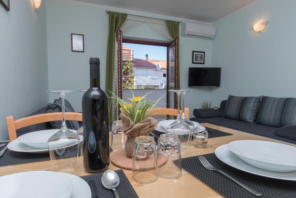 TV a/nebo společenská místnost v ubytování Milos Apartment