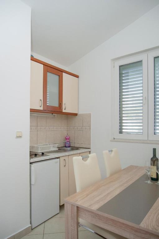Kuchyň nebo kuchyňský kout v ubytování Apartments Mako
