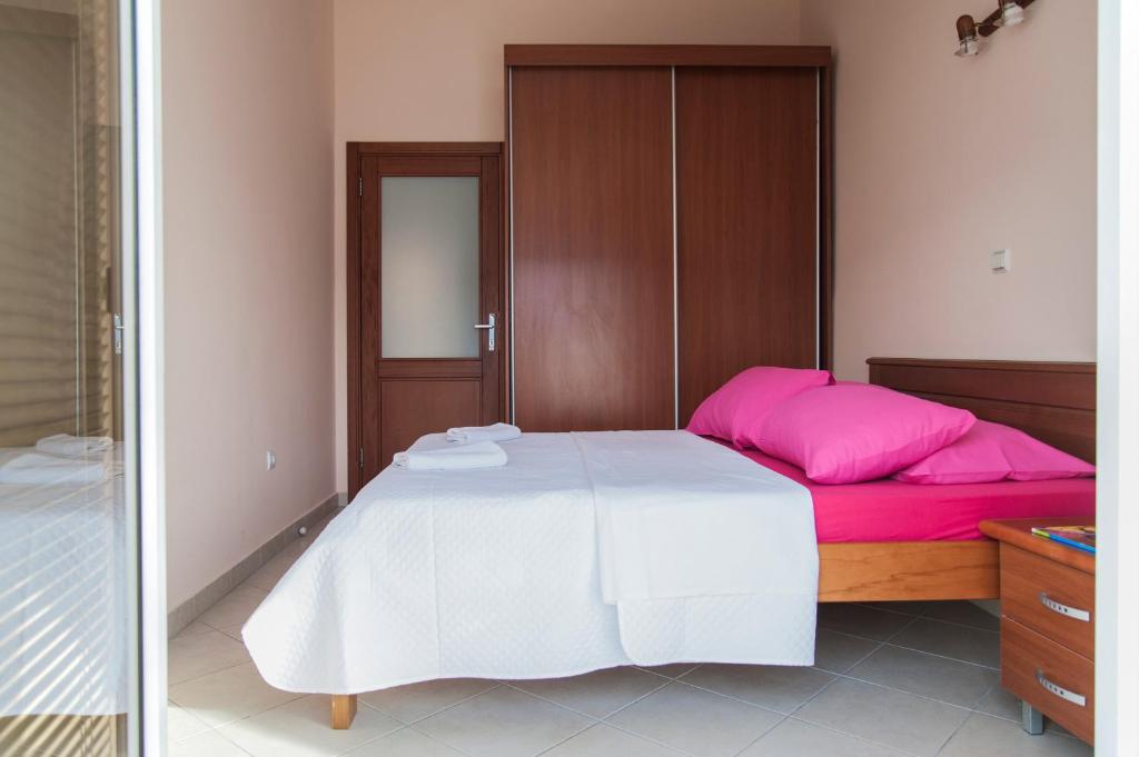 Postel nebo postele na pokoji v ubytování Apartments Mako