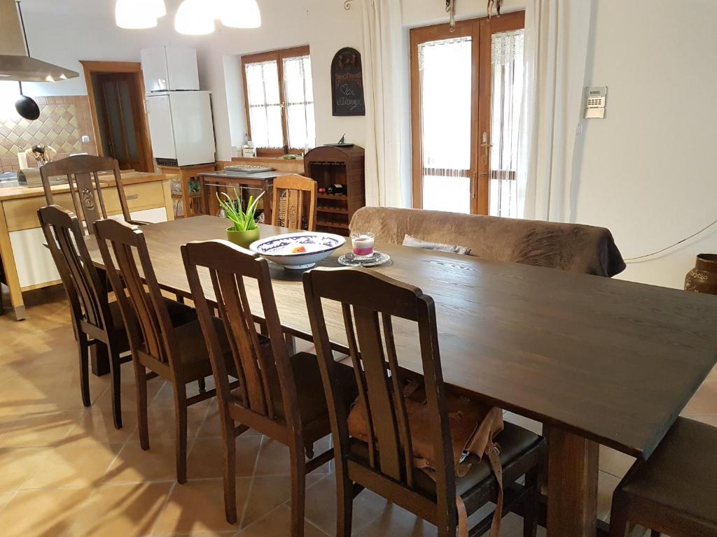 Telewizja i/lub zestaw kina domowego w obiekcie Pension und Landhaus Steirerengel - Ferien & Jagd