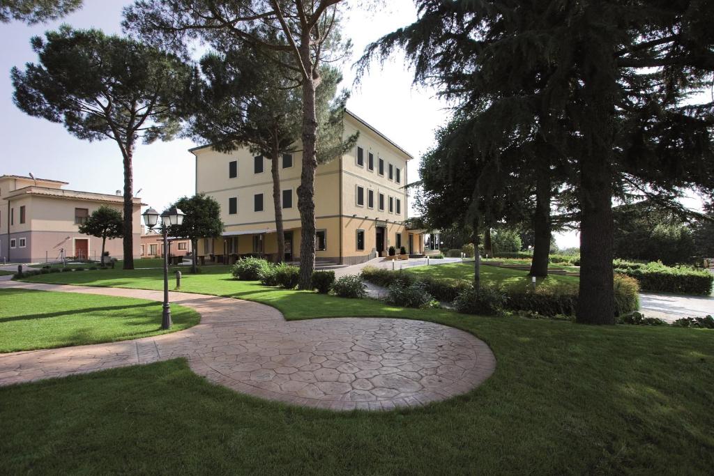 a walkway in front of a building at Domus Park Hotel & SPA in Frascati