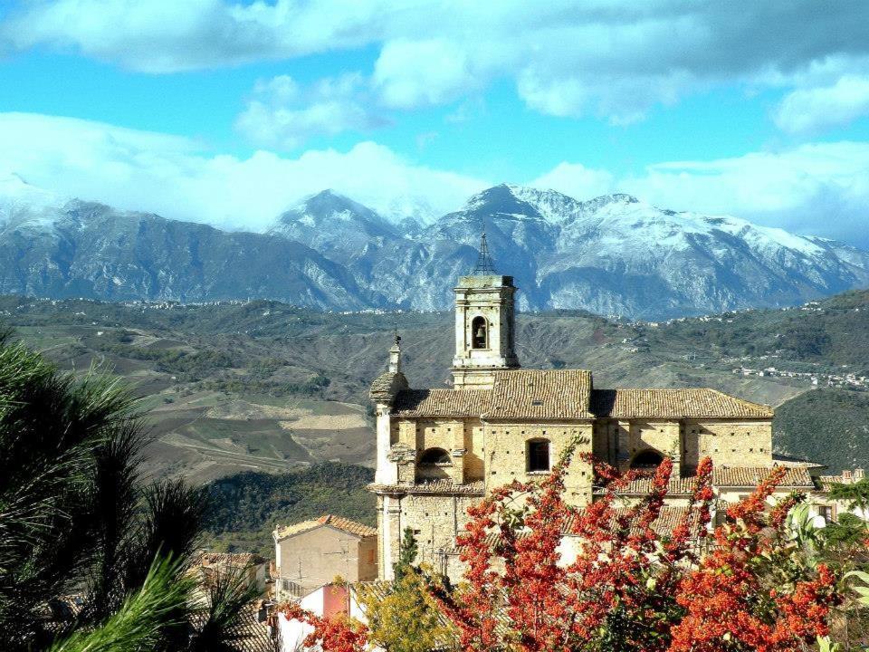 an old building with mountains in the background at "Za' Vittoria" in Bomba