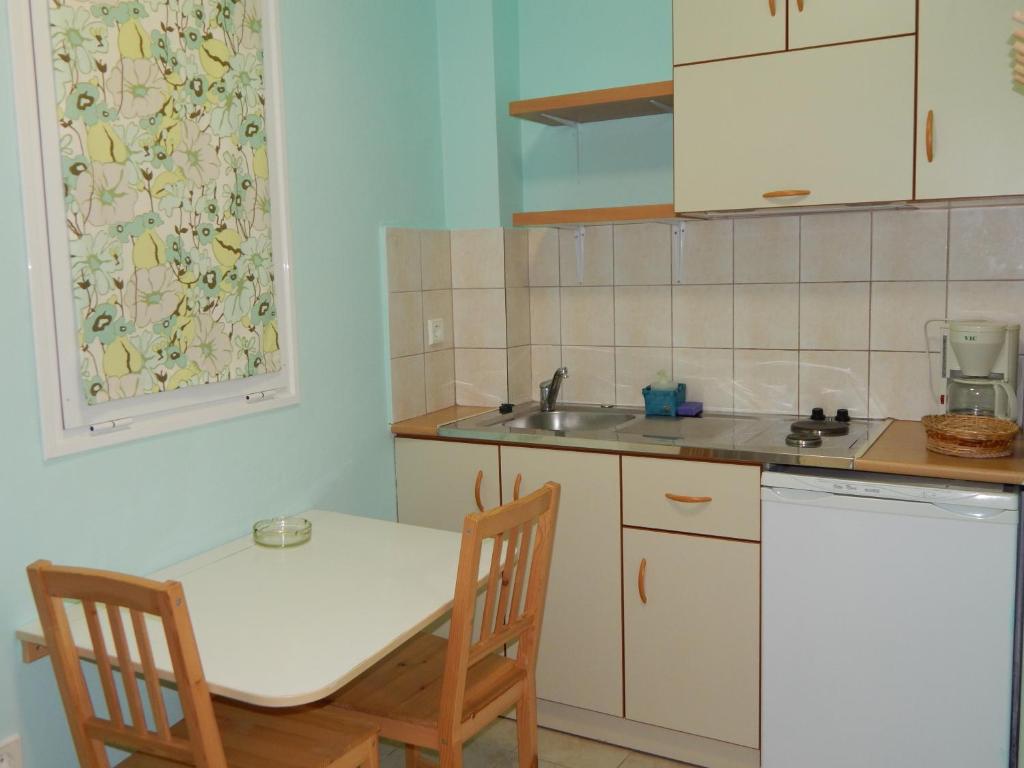 Kuchyň nebo kuchyňský kout v ubytování Palmina Mare Villa and Studios