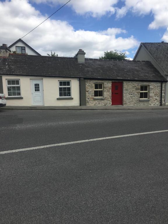 Gallery image of Old Mill Cottage in Swinford