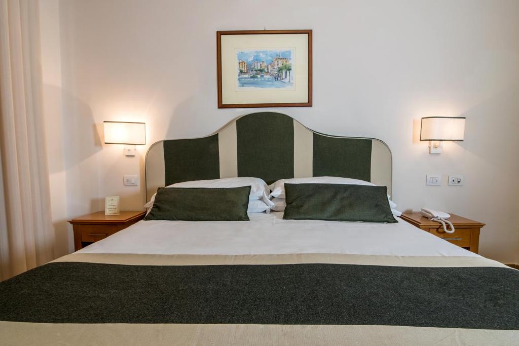 Postel nebo postele na pokoji v ubytování Hotel Tourist