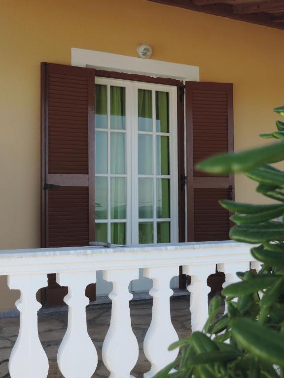 Fotografie z fotogalerie ubytování APARTMENTS PELI-MARIA v destinaci Agios Stefanos