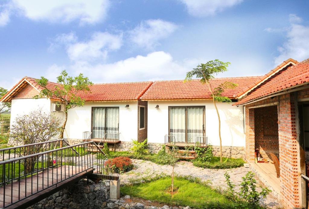 Trang An la Casa - Family Room With Garden View
